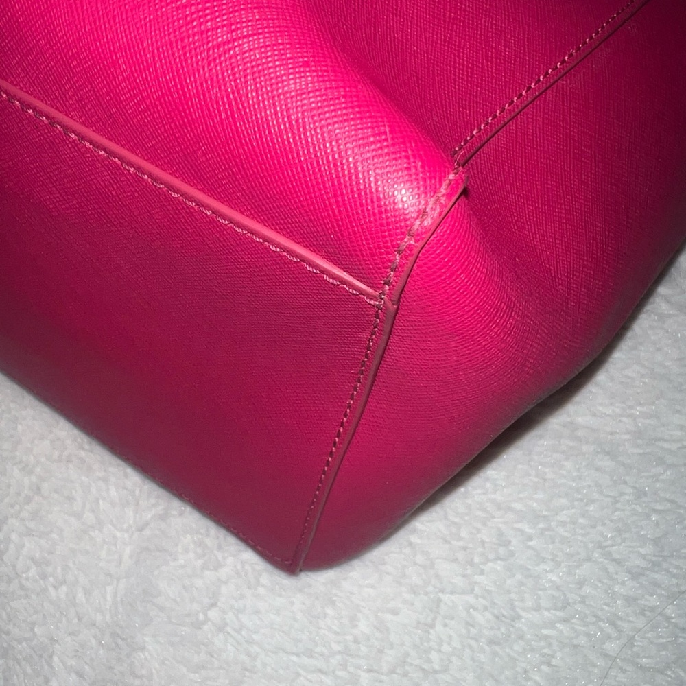 Tory Burch pink saffiano leather tote!🩷 - Picture 11 of 17